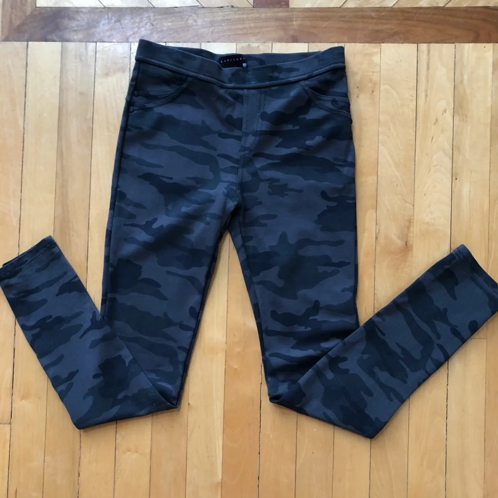Anthropologie Sanctuary Green Camo Leggings - Size Small